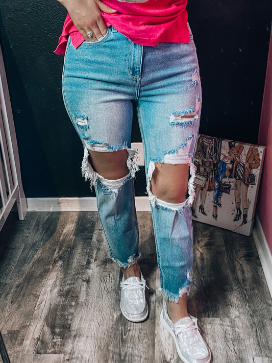 Cropped Busted Knee Jeans Light Wash